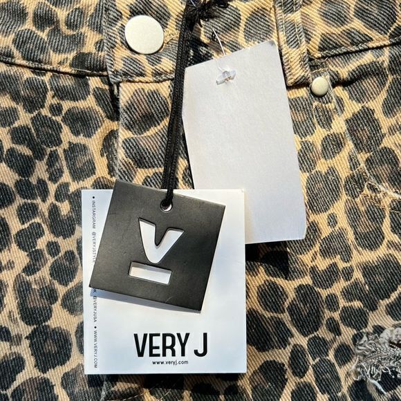 NWT Women’s‎ Very J Leopard Print Shorts Medium - Picture 5 of 7